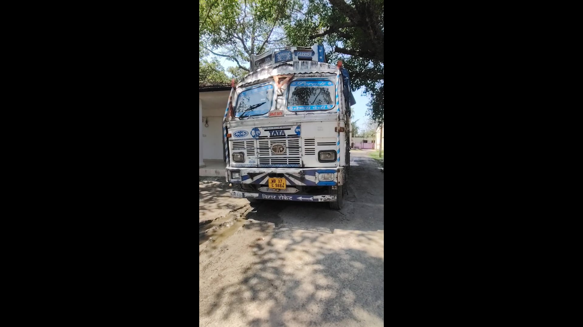 बगहा में जीएसटी का बड़ा अभियान, ट्रक जब्त कर शुरू हुई जांच