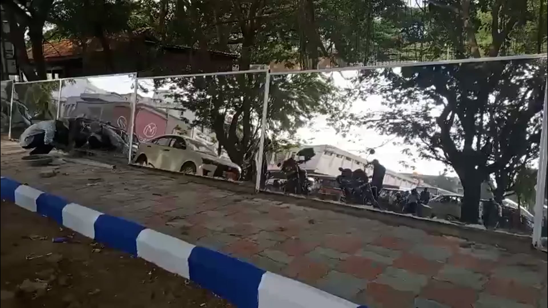 ➡️....कर्नाटक के मैसूर में खुले में पेशाब रोकने के लिए प्रशासन ने अनोखा तरीका अपनाया है।