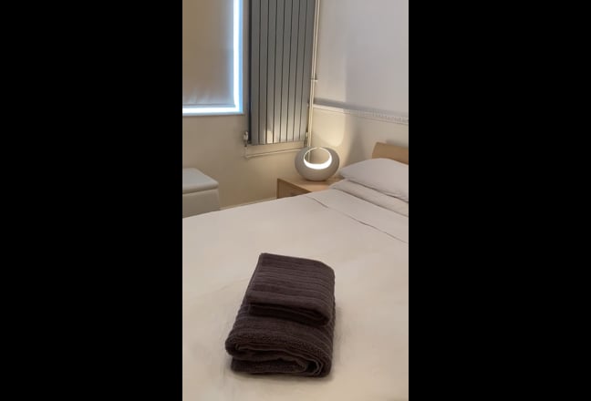Luxury Contemporary Double Bedroom   Main Photo