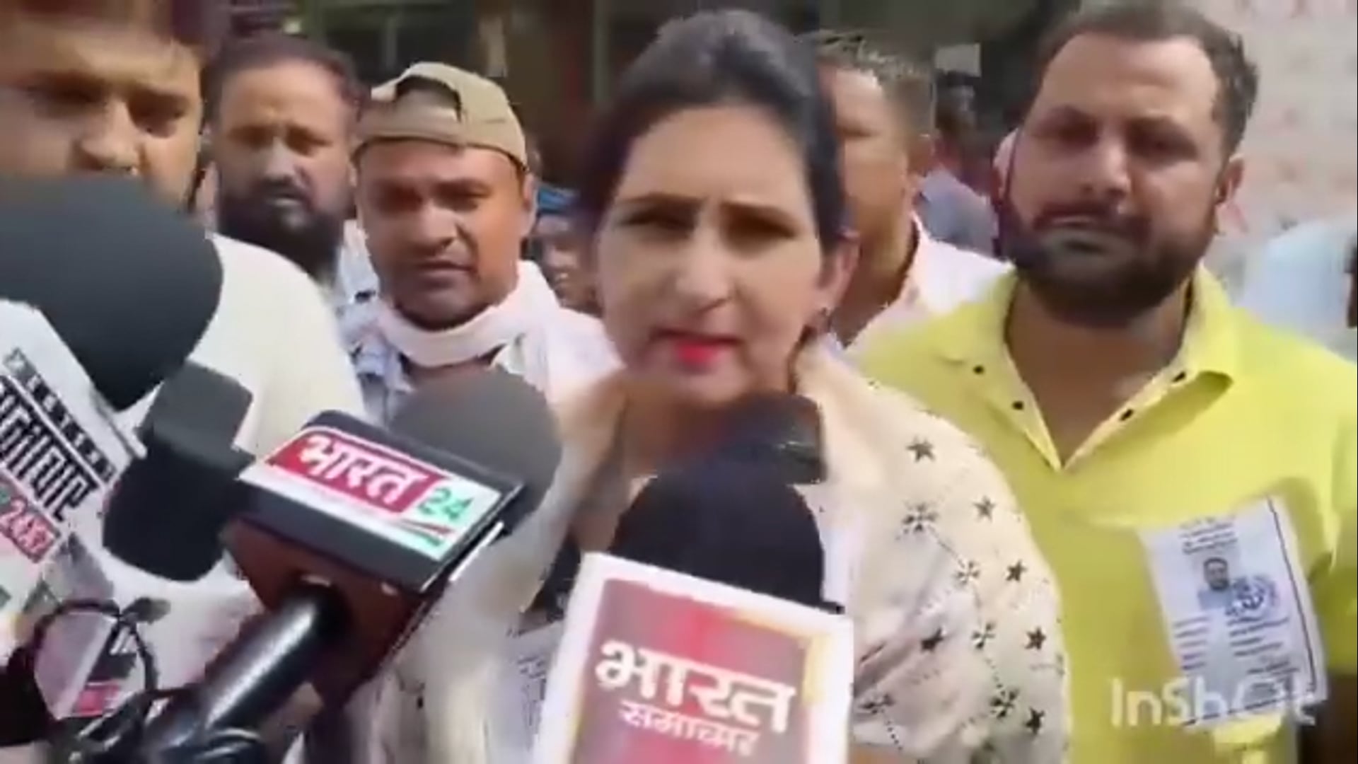 कटरा नगर पंचायत अध्यक्ष पद पर पूजा कसाना की जीत

शाहजहांपुर के कटरा नगर पंचायत अध्यक्ष पद के चुनाव में निर्दलीय प्रत्याशी पूजा कसाना ने शानदार जीत दर्ज की। पूजा कसाना ने अपने निकटतम प्रतिद्वंदी भाजपा प्रत्याशी को करीब 500 वोटों से हराया।