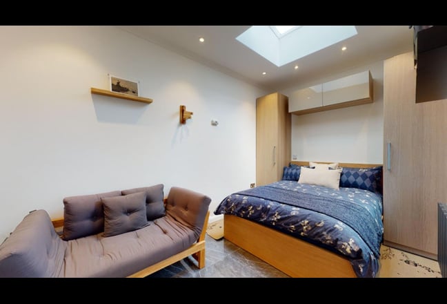 This Studio Has It All: Luxury : Style : Location: Main Photo