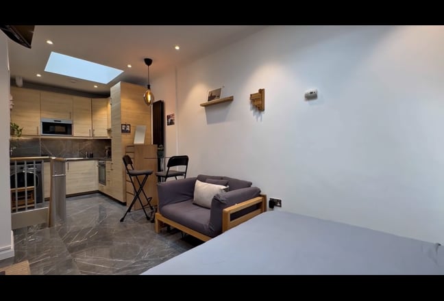 This Studio Has It All: Luxury : Style : Location: Main Photo