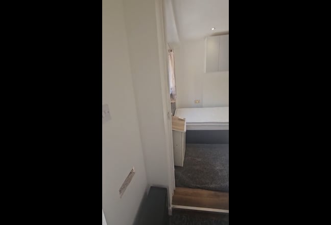Refurbish Studio. Bills Included. Great Transport. Main Photo
