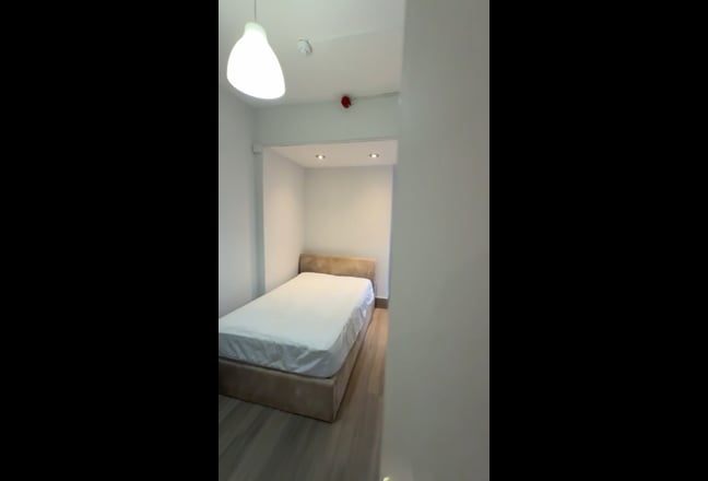Large Double Rooms, En-suite, all bills included Main Photo