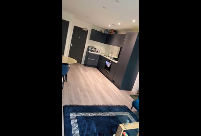 En-Suite Room Available Now…!!!  Main Photo