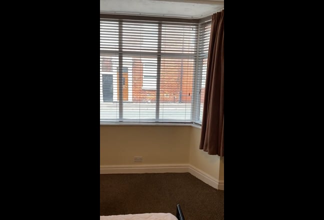 4 Bedroom House - fully furnished Main Photo