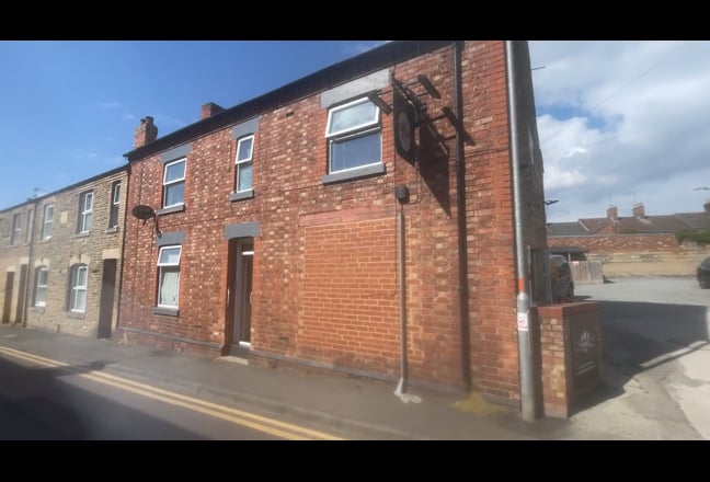  enusite Flatette .  London Rd wollaston  Main Photo