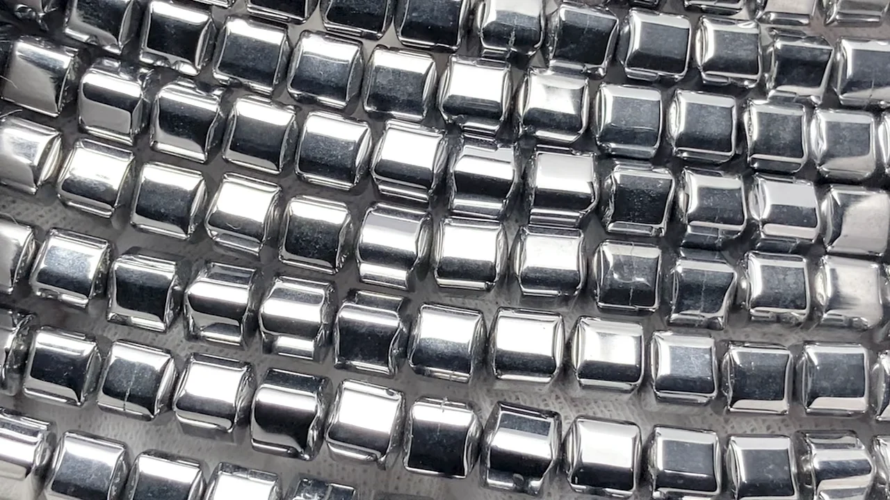ヘマタイト キューブ6×6×6mm シルバーコーティング｜天然石ビーズの卸