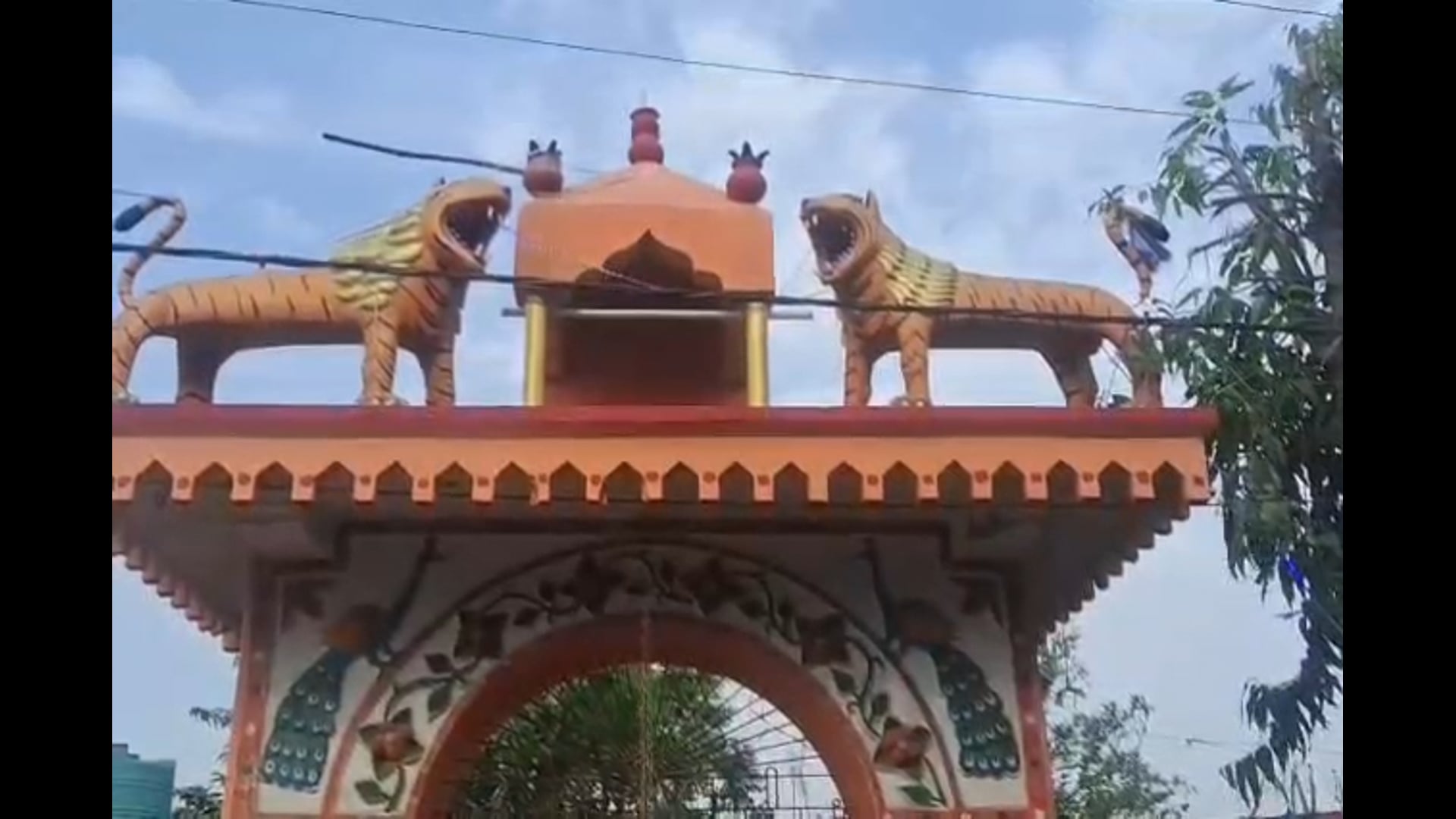 आस्था पर वार: काली मंदिर से घंटा-घंट समेत लाखों के सामान की चोरी
