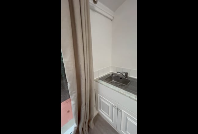 Very rare! 1 bed room garden Flat!  Main Photo