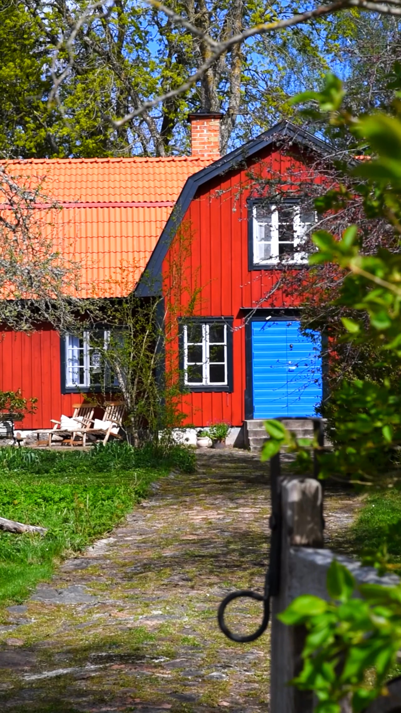 3 rum Vinterbonat fritidshus på Östra Hållstavägen 15 Lohärad Norrtälje kommun - video