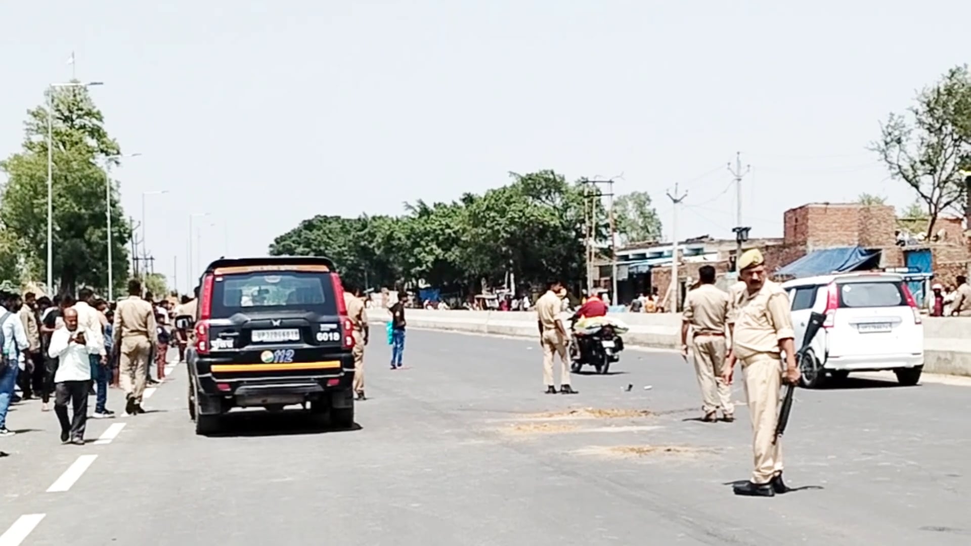 जलालाबाद में ट्रक की टक्कर से दो युवकों की मौत, स्टेट हाईवे पर पुलिस ने पीछा कर ट्रक को पकड़ा, मोड़ पर हादसा हुआ
