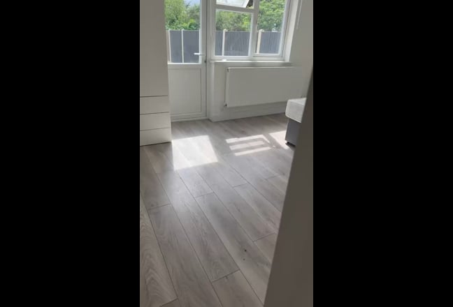 Pleased to Offer Two Spacious Double En-Suite Room Main Photo