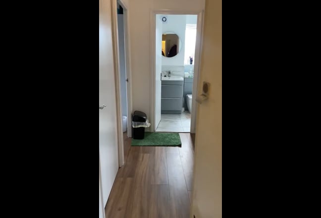 Shared double room available with a girl Main Photo