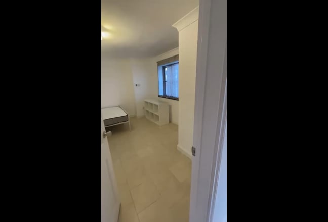 Large Double Room Ongar Main Photo