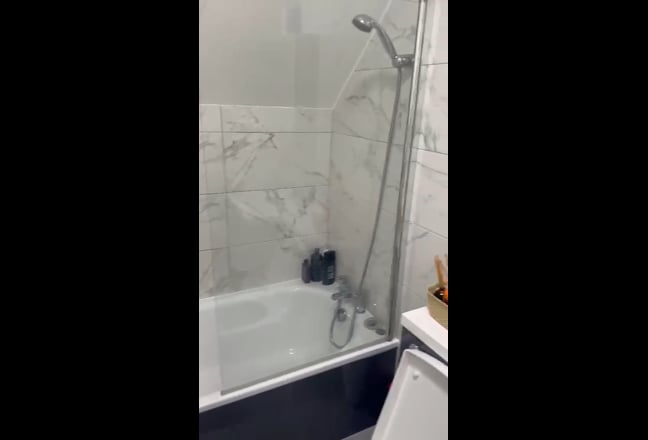 Double room in clean flat - 2 mins from station! Main Photo