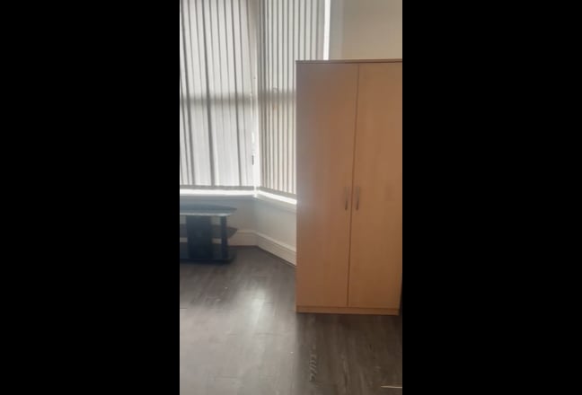 &pound;0 Rent for UC/DSS – Bright Ensuite Room! Private  Main Photo