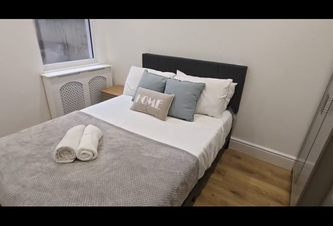 &pound;1̶1̶5̶0̶ Renovated Double Room| Bills Included Main Photo