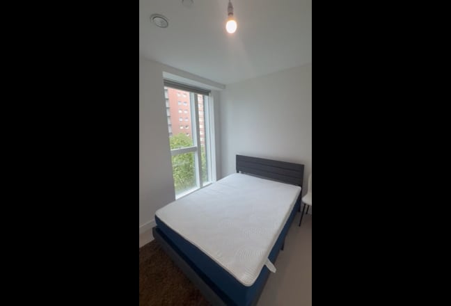 Lookin for a Flatmate. 2 bed and 2 bath home Main Photo