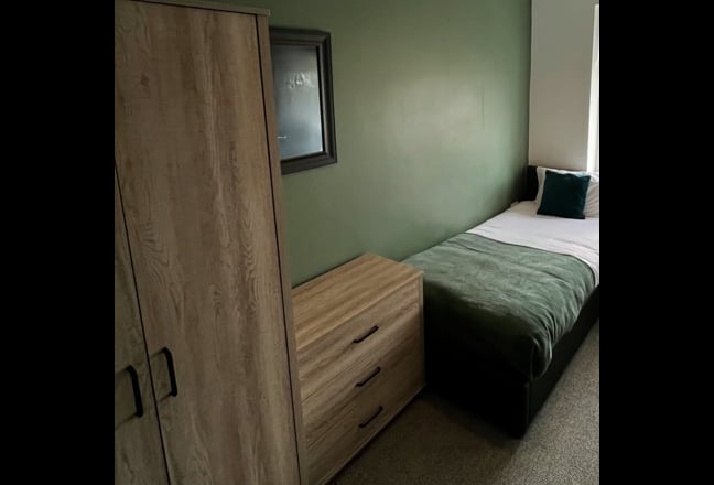Furnished Single Room with En-Suite  Main Photo
