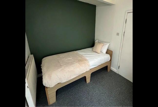 Furnished Ground Floor Single Room – Langwith Road Main Photo