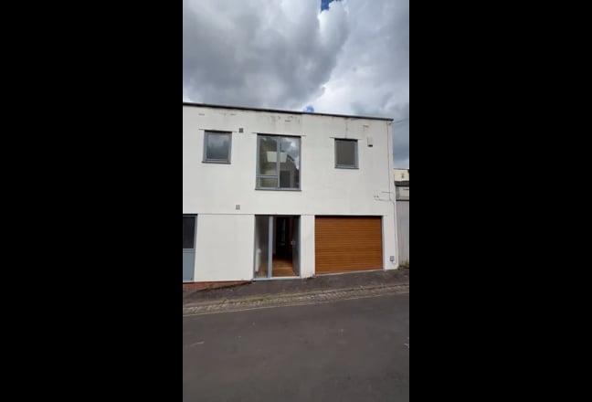 Stunning 2 bed, 2 bath house- Ready now! Main Photo