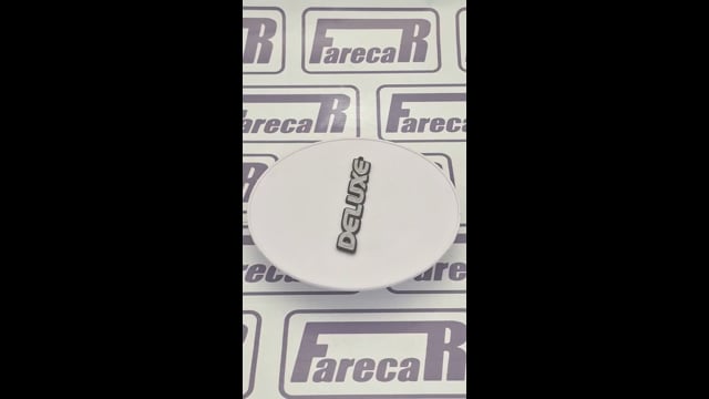 EMBLEMA DELUXE PRATA LATERAL JJ O7C