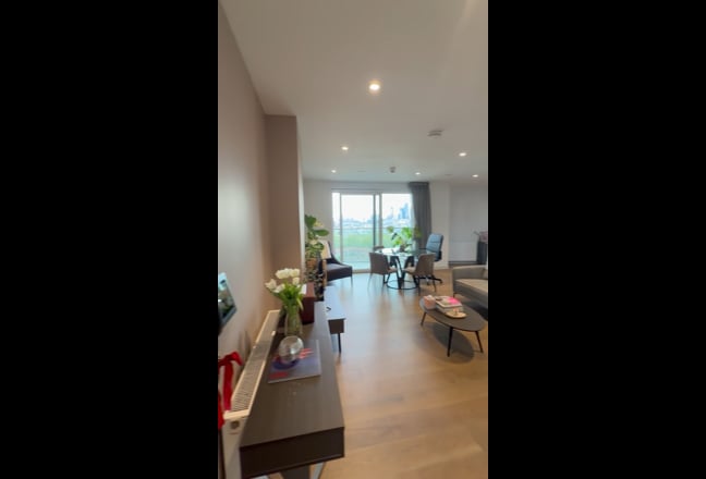 Zone 1 Double bedroom (fully furnished) Concierge  Main Photo
