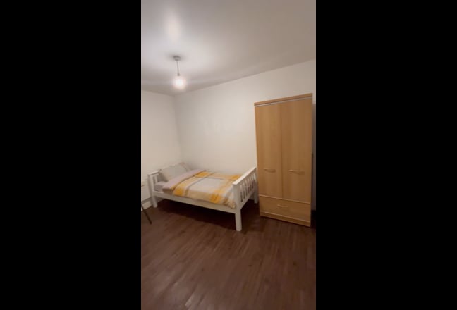 Room to rent - Bedford Town Main Photo