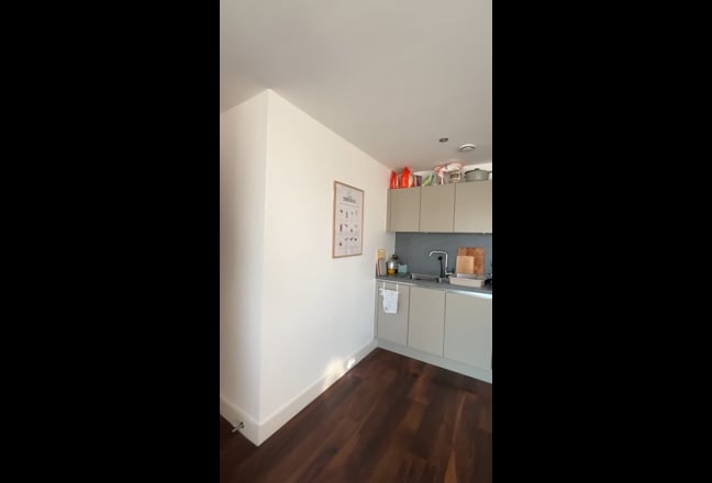 Double room city centre- females preferred Main Photo