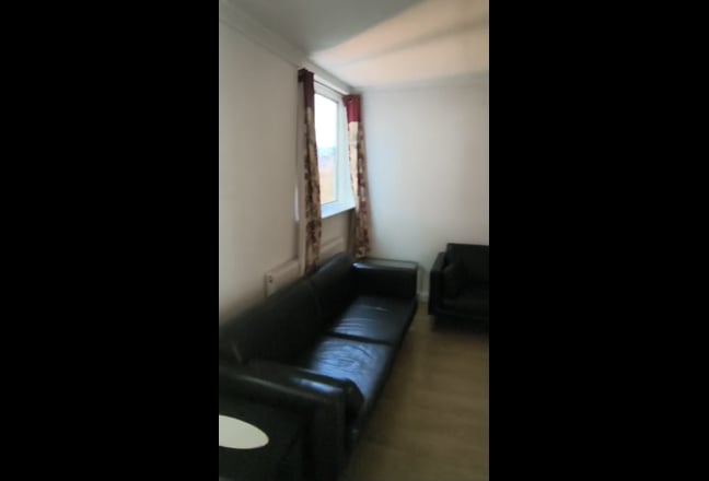 3 Bed Masonite in Clapham North  Main Photo