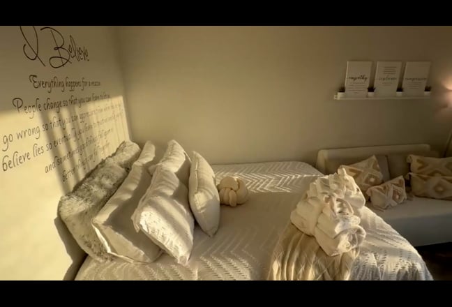 Modern LA Studio LA | 2 Queen Beds | Pool & Pets Main Photo