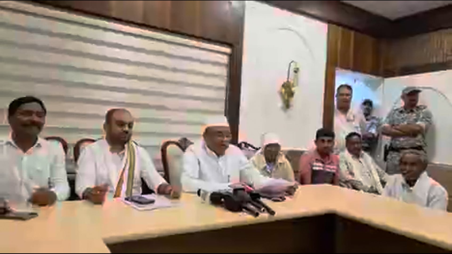 शेतकऱ्यांची सुपीक जमीन विमानतळाला घेऊ नका खासदार डॉ नामदेव किरसान