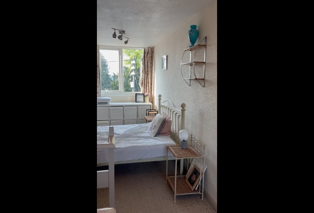 Dbl private room, Hanham, desk, near river  Main Photo