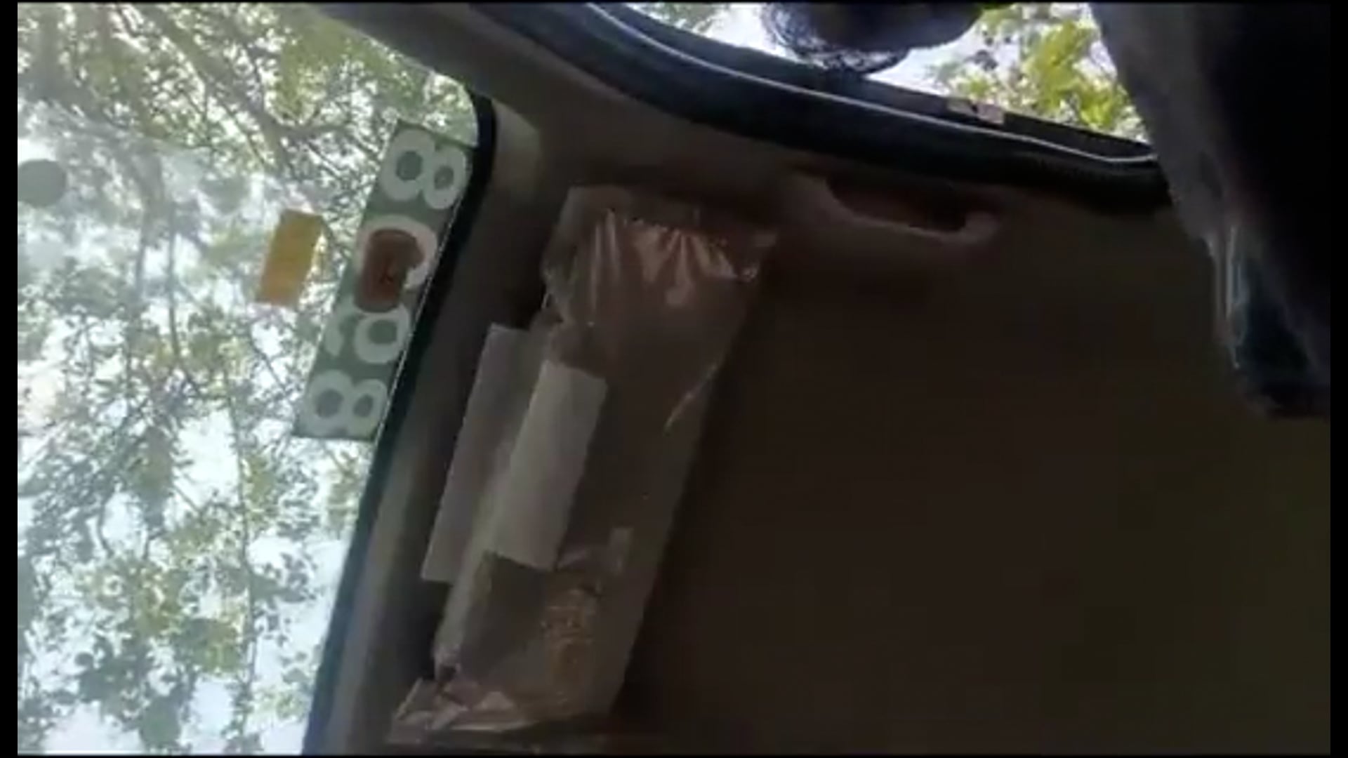 ▶️.......जल्दी सेवा, पानी कर चल 
समझा करो साहब, स्टॉफ का मामला है
भ्रष्टाचार पर ज़ीरो टॉलरेंस का जीता जागता उदाहरण है ये वीडियो!!
नोएडा में डायल 112 PCR  पर तैनात पुलिसवाला ऑटो ड्राइवर से घूस मांग रहा है
 हम इस वीडियो की पुष्टि नहीं करते हैं