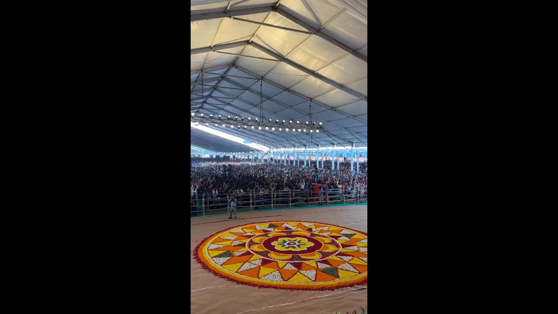 *पश्चिम बंगाल में बीजेपी की सरकार बनने पर प्रधानमंत्री Narendra Modi ने दंडवत प्रणाम कर बंगाल की जनता का आभार जताया...*