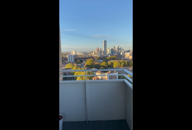 Glorious ensuite views of London, best transport Main Photo