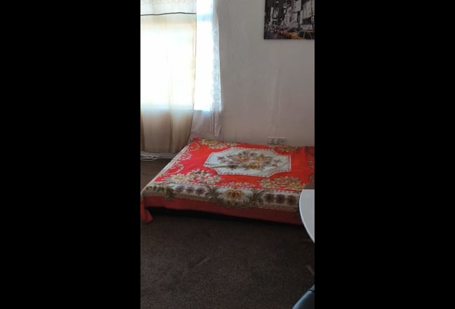 One double bedroom for rent in a house with 4 bedr Main Photo