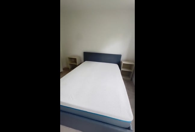 Double Room in a Quiet Location &pound;490 (Mn-Fr)- &pound;600 Main Photo