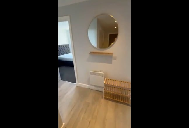 A room available in 3 bedroom  Main Photo