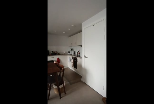 En-suite two-bed flat 5 minutes from city centre Main Photo