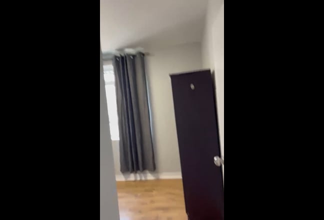 Large double room in clean flat, White City  Main Photo
