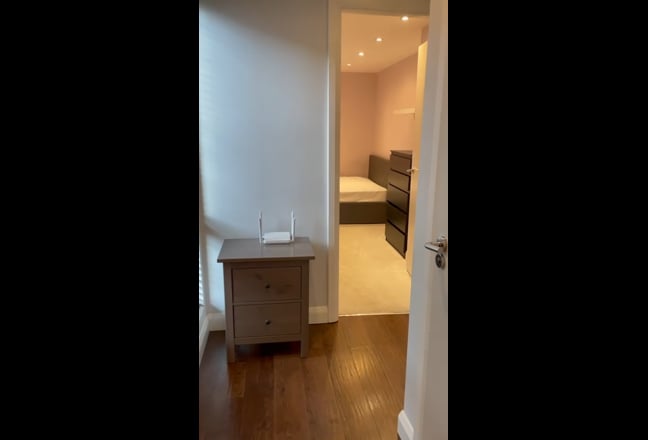 Fully furnished 2 bed flat in Devision Street Main Photo