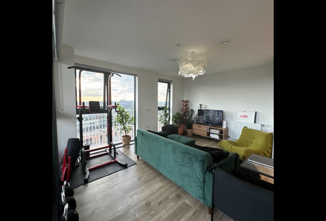 Large Double Room – High-Rise, Great Views Main Photo
