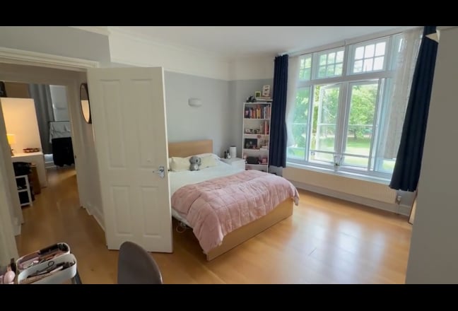 Spacious Double Room with En Suite, in Ealing Main Photo