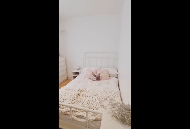 Spacious & Cosy Double Bedroom – Zone2 – Great Loc Main Photo