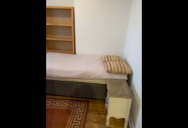 Nice single room to rent in a quiet flat.  Main Photo
