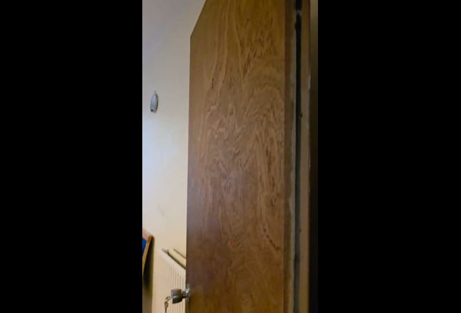 Large Room with Garden – E14 🏠 Zone 2 Main Photo