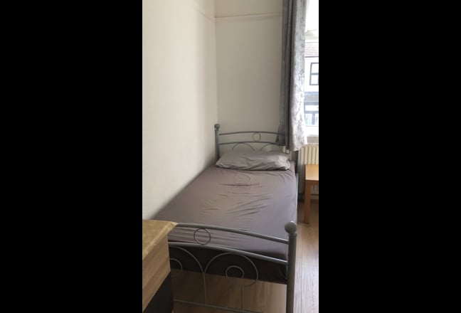 En-suite Double and single room for rent in ilford Main Photo