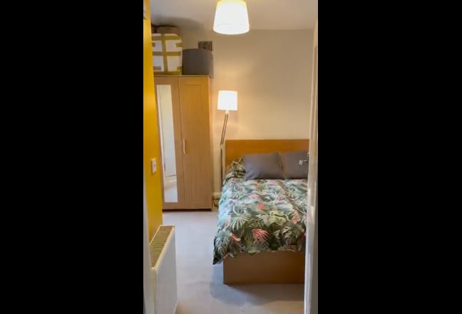 Double En-suite Room - central - parking Main Photo